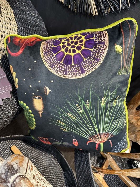 B10 - Scat Piped, Green Floral