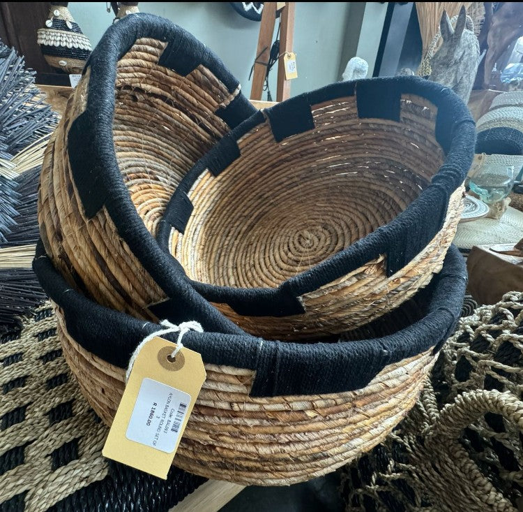 UB082C - BASKET WITH BLACK LINING (L)