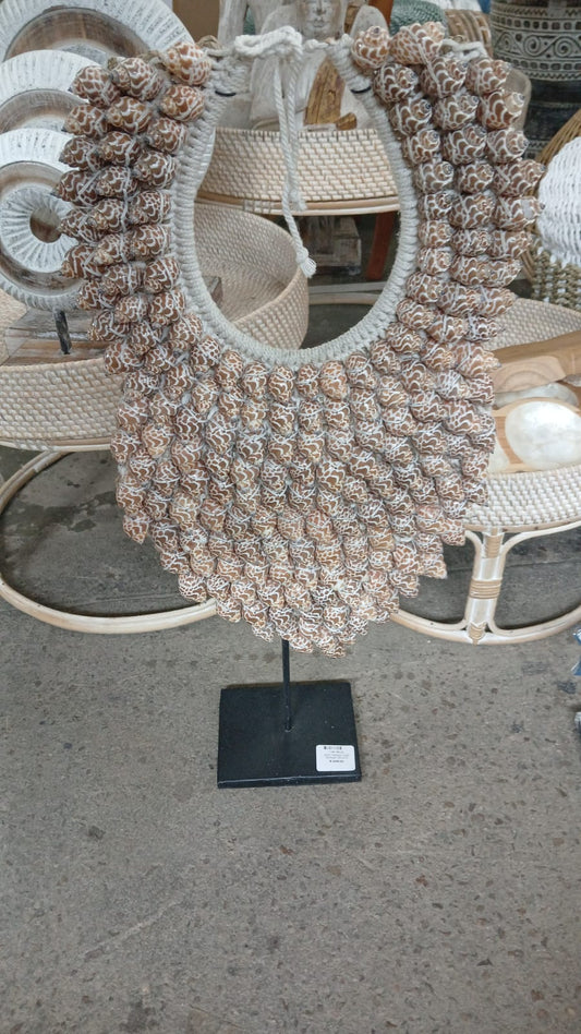 BAL126 - RESIN TRIANGLE TIGER NECKLACE 30X1