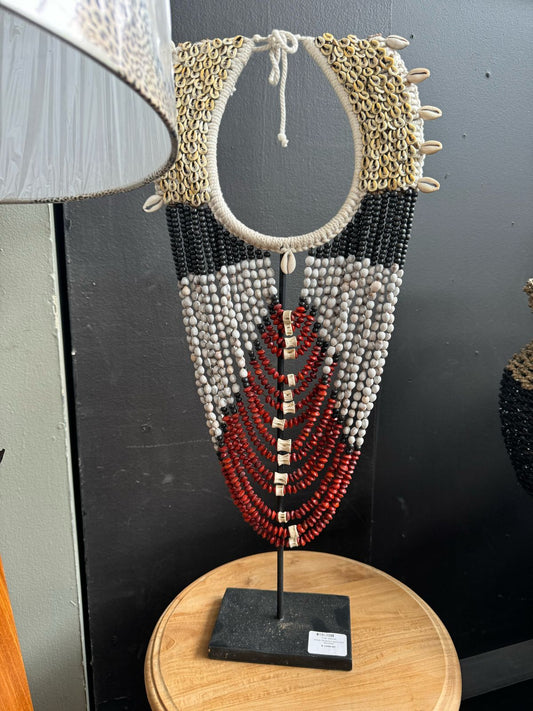 BAL130 -  RESIN TRIANGLE NECKLACE 30X10X64