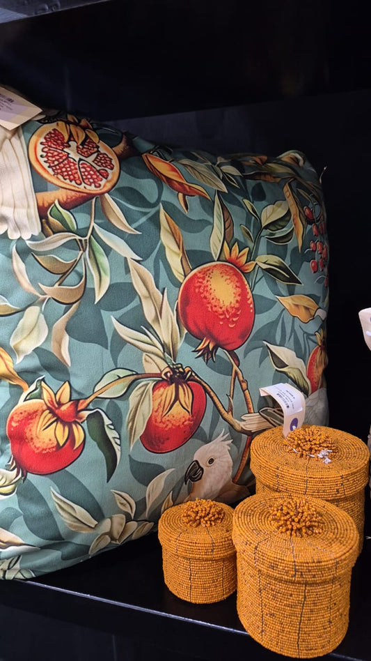 BEY010 - FLORAL PARROT 60X60 SCATTER